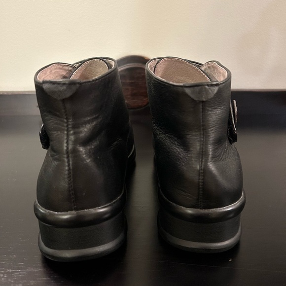 Propet Ava Ankle Bootie Leather Upper Crossover Strap Velcro Closing Women Sz 8D - Picture 5 of 9